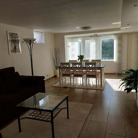Apartamento Laegenhet Pa Landet Naera Stan Jonsered Exterior foto
